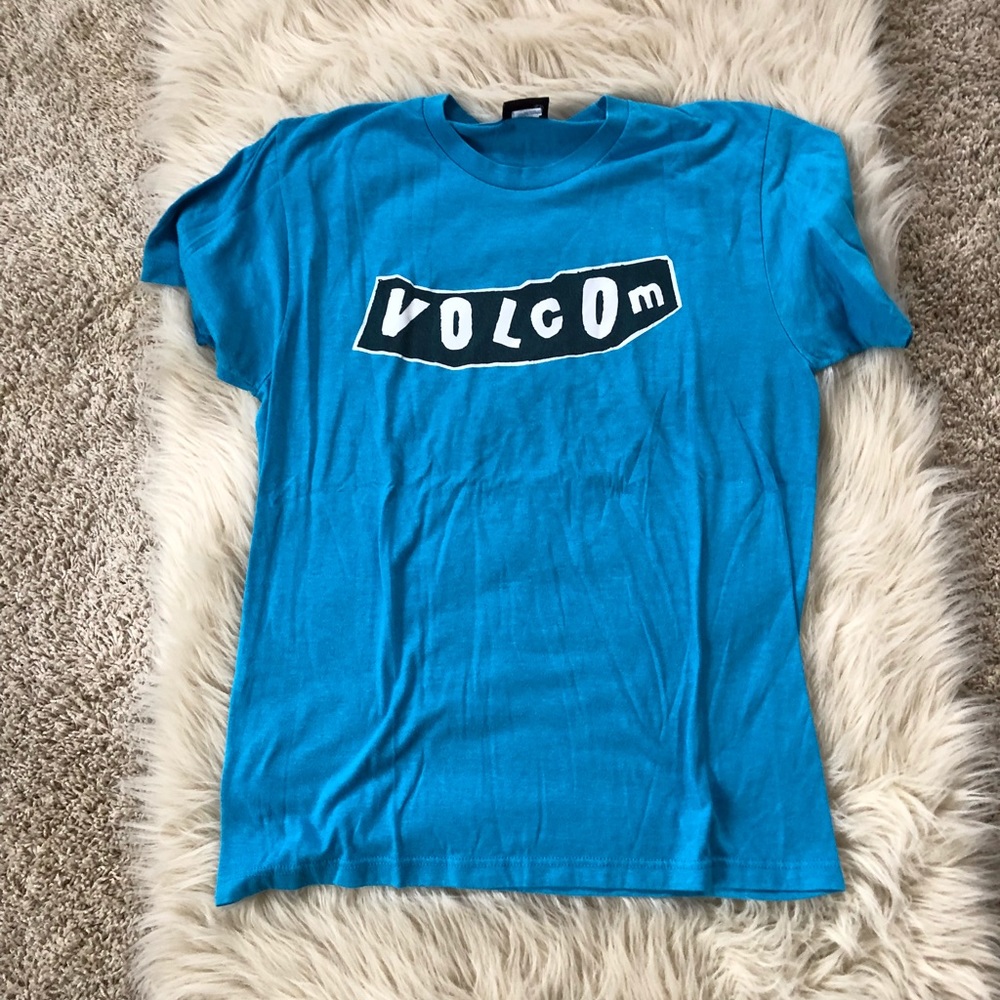Blue volcom tee